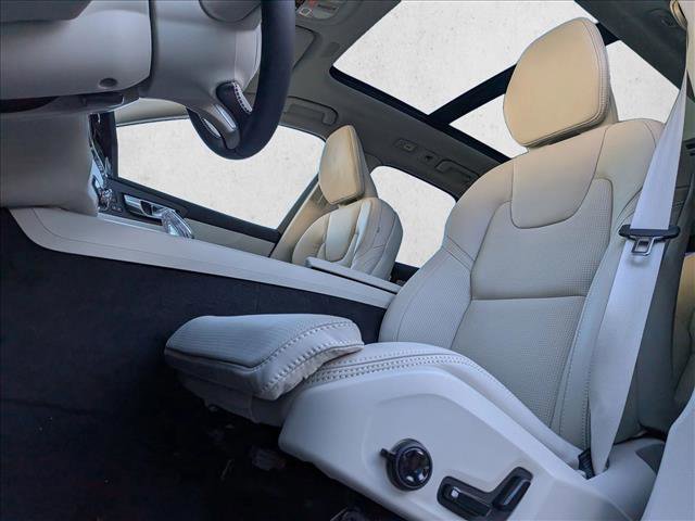 New 2026 Volvo XC60 T8 Ultra w/ Protection Package Premier image 4