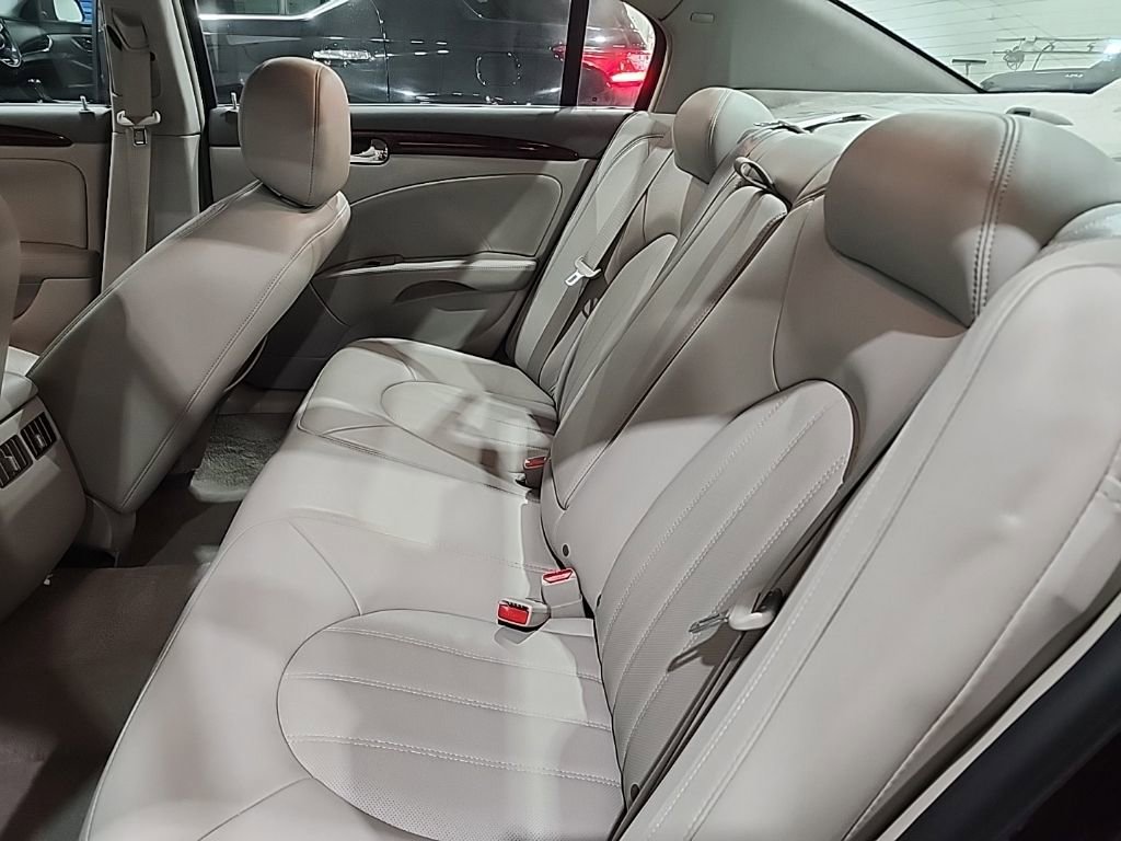 Used 2007 Buick Lucerne CXL w/ Luxury Package FWD image 18