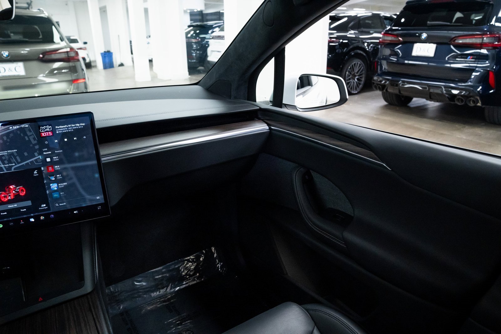 Used 2025 Tesla Model X image 11