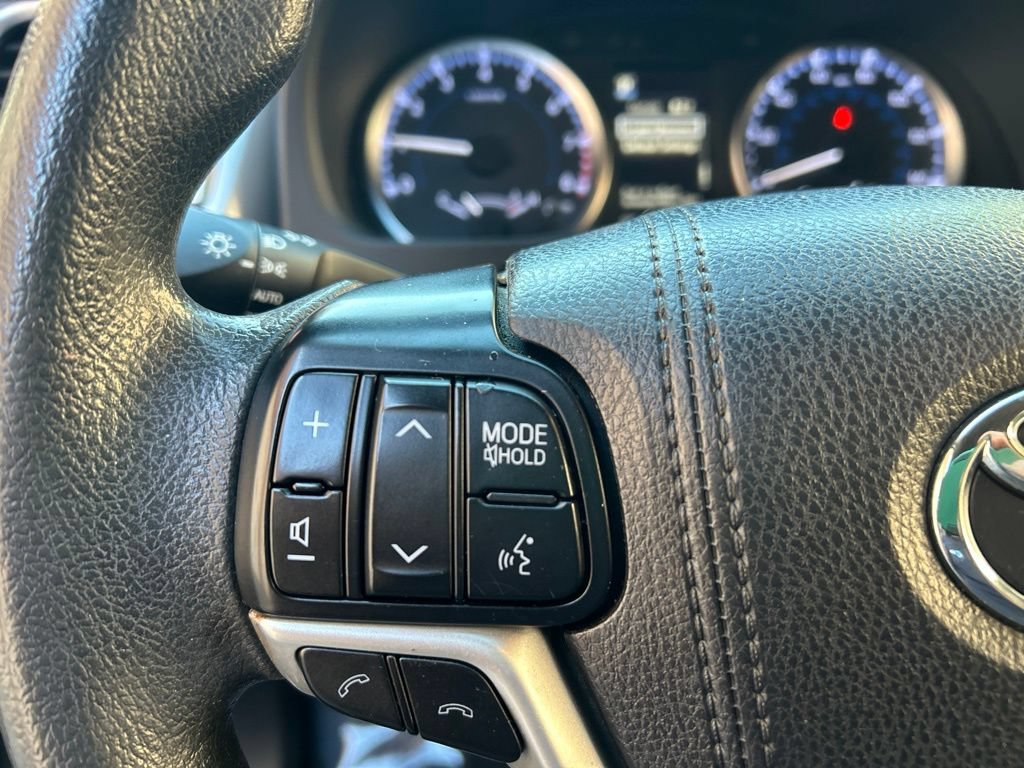 Used 2018 Toyota Highlander LE w/ Protection Package #3 AWD/4WD image 16