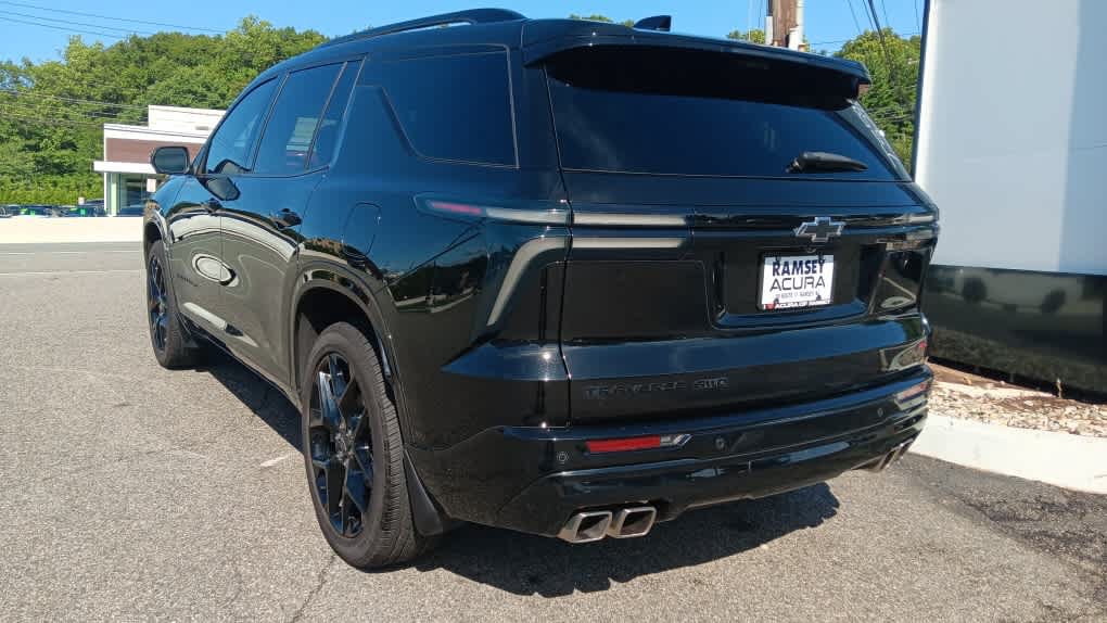 Used 2024 Chevrolet Traverse RS AWD/4WD image 3
