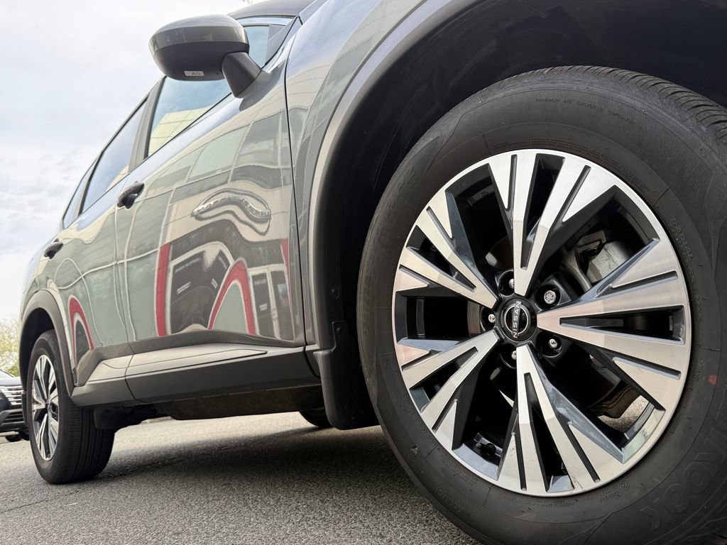 Used 2023 Nissan Rogue SV AWD/4WD image 9