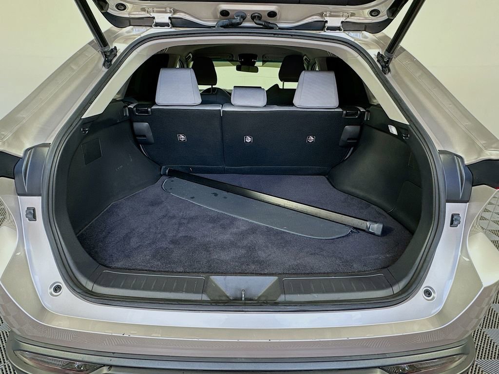 Used 2023 Toyota Venza LE image 25