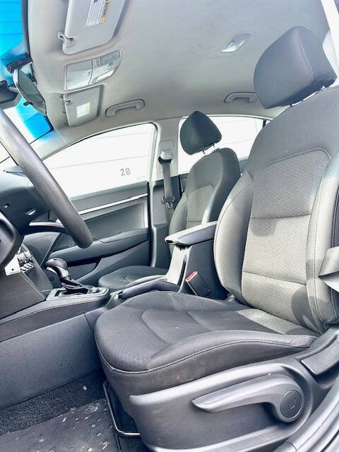 Used 2020 Hyundai Elantra SE w/ Cargo Package (C1) FWD image 10