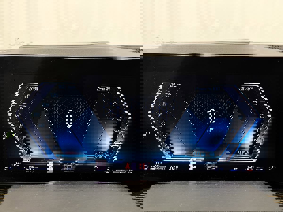 Used 2023 BMW X7 xDrive40i w/ Premium Package image 17