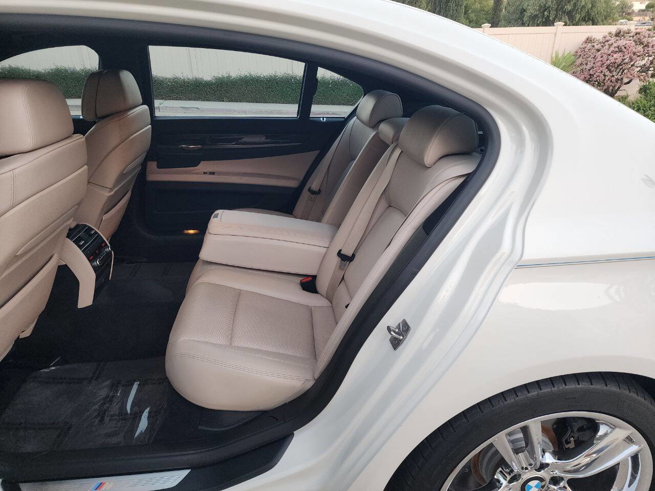 Used 2012 BMW 750Li w/ Driver Assistance Pkg image 20