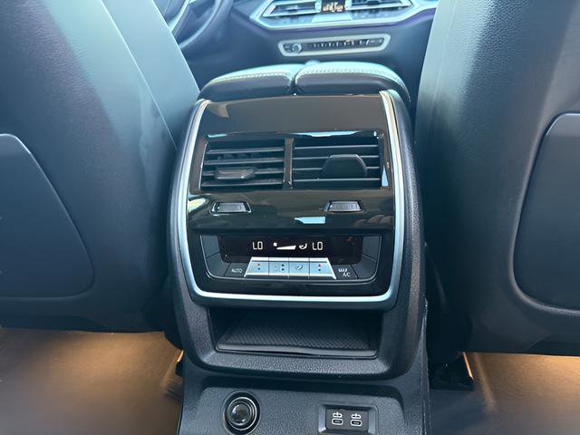 Used 2022 BMW X7 xDrive40i w/ Premium Package image 27