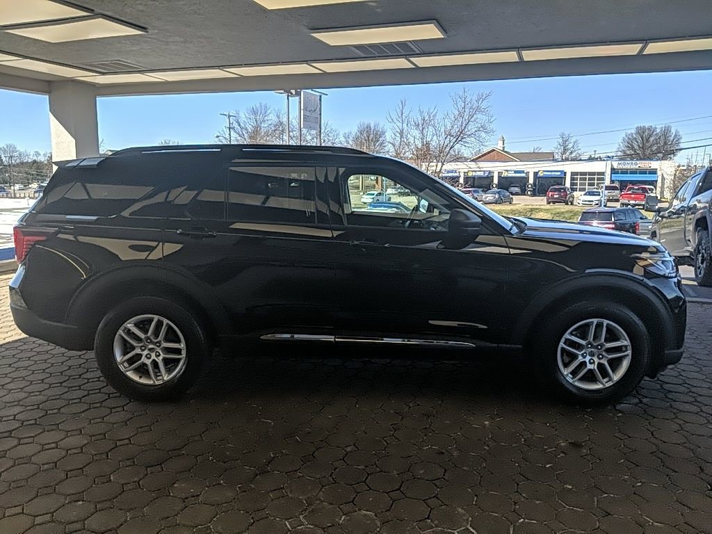 Certified 2025 Ford Explorer Active image 4