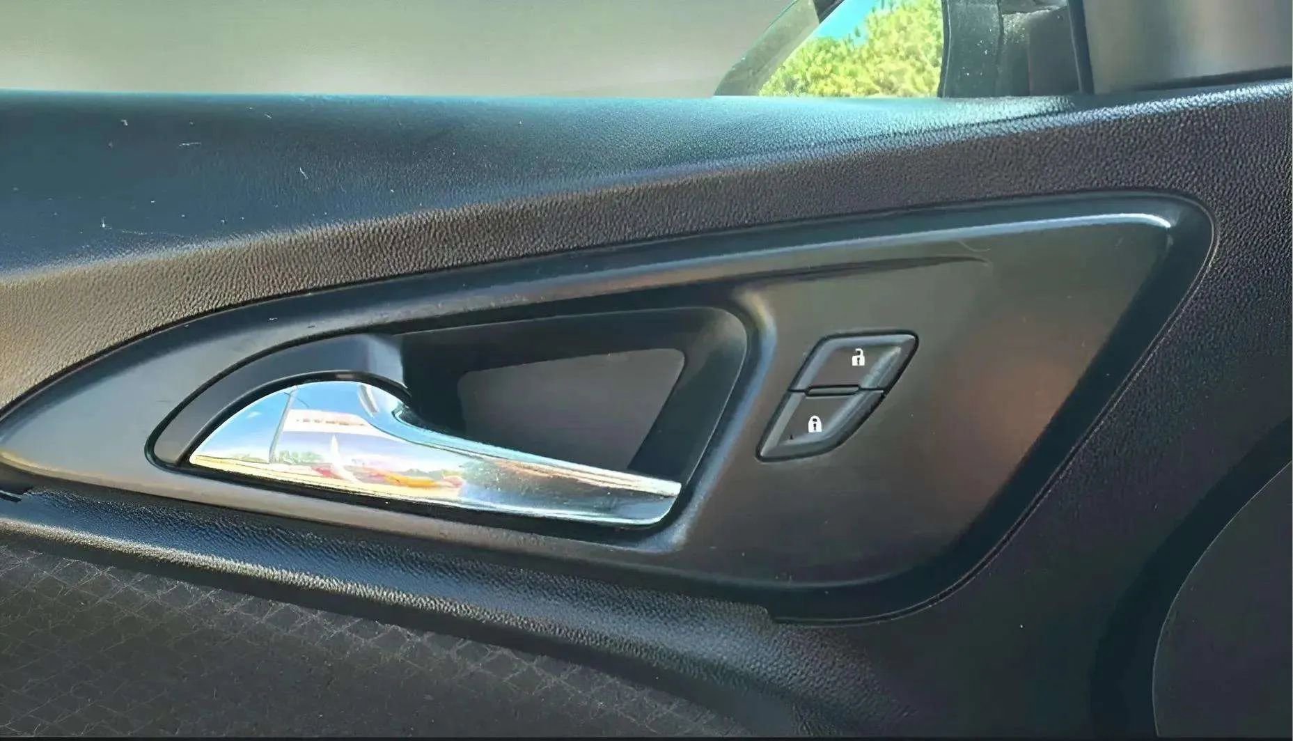 Used 2020 Chevrolet Malibu LT image 11