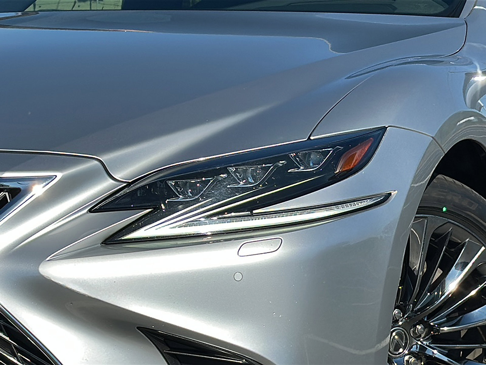 Used 2019 Lexus LS 500 image 4