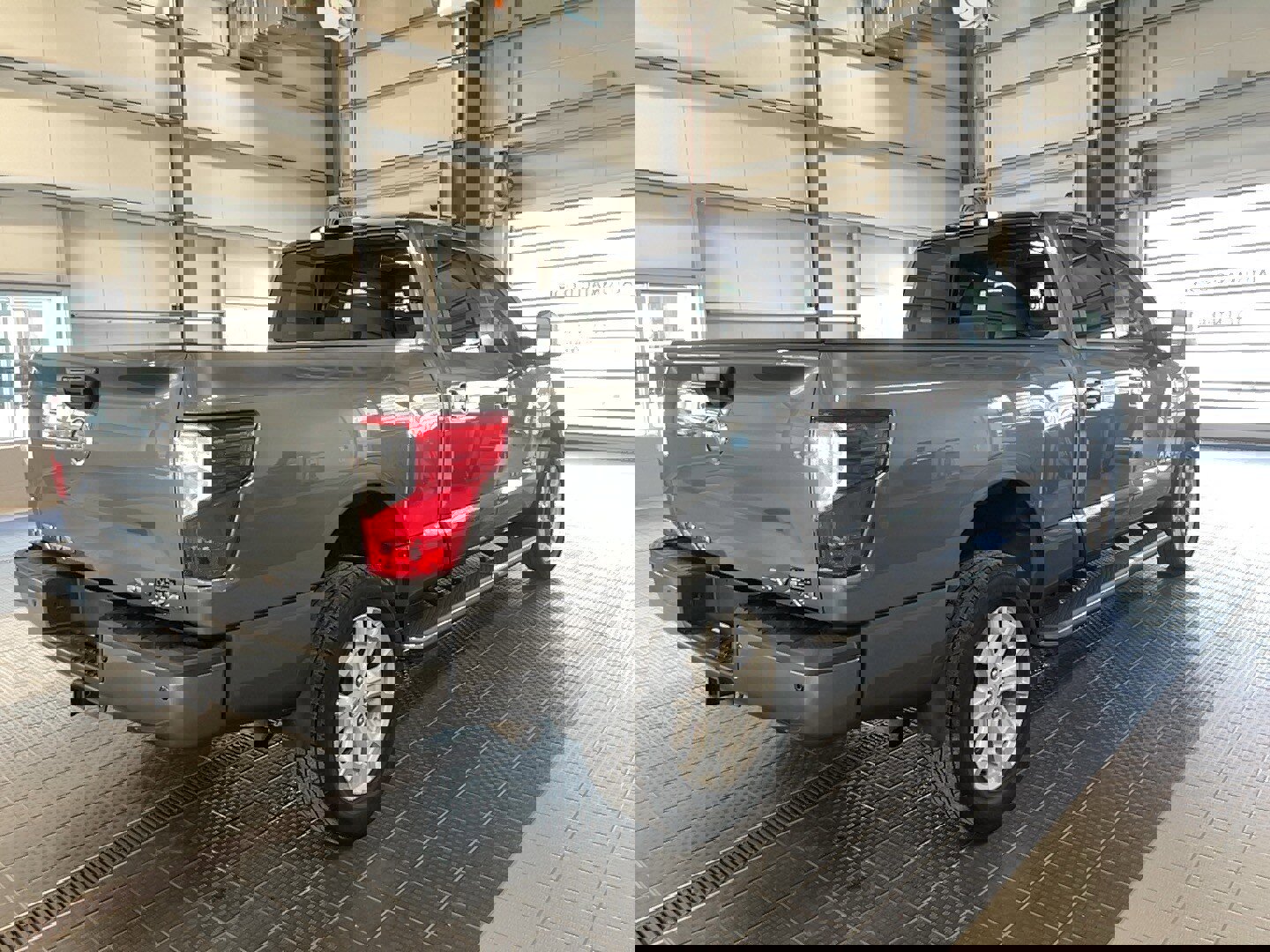 Used 2019 Nissan Titan SV w/ SV Convenience Package image 19