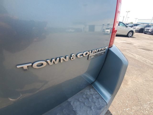 Used 2009 Chrysler Town & Country Touring FWD image 27