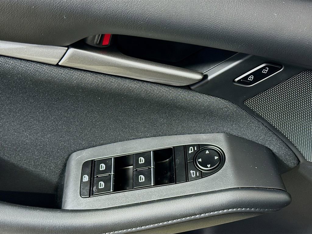 Used 2025 MAZDA MAZDA3 s image 18