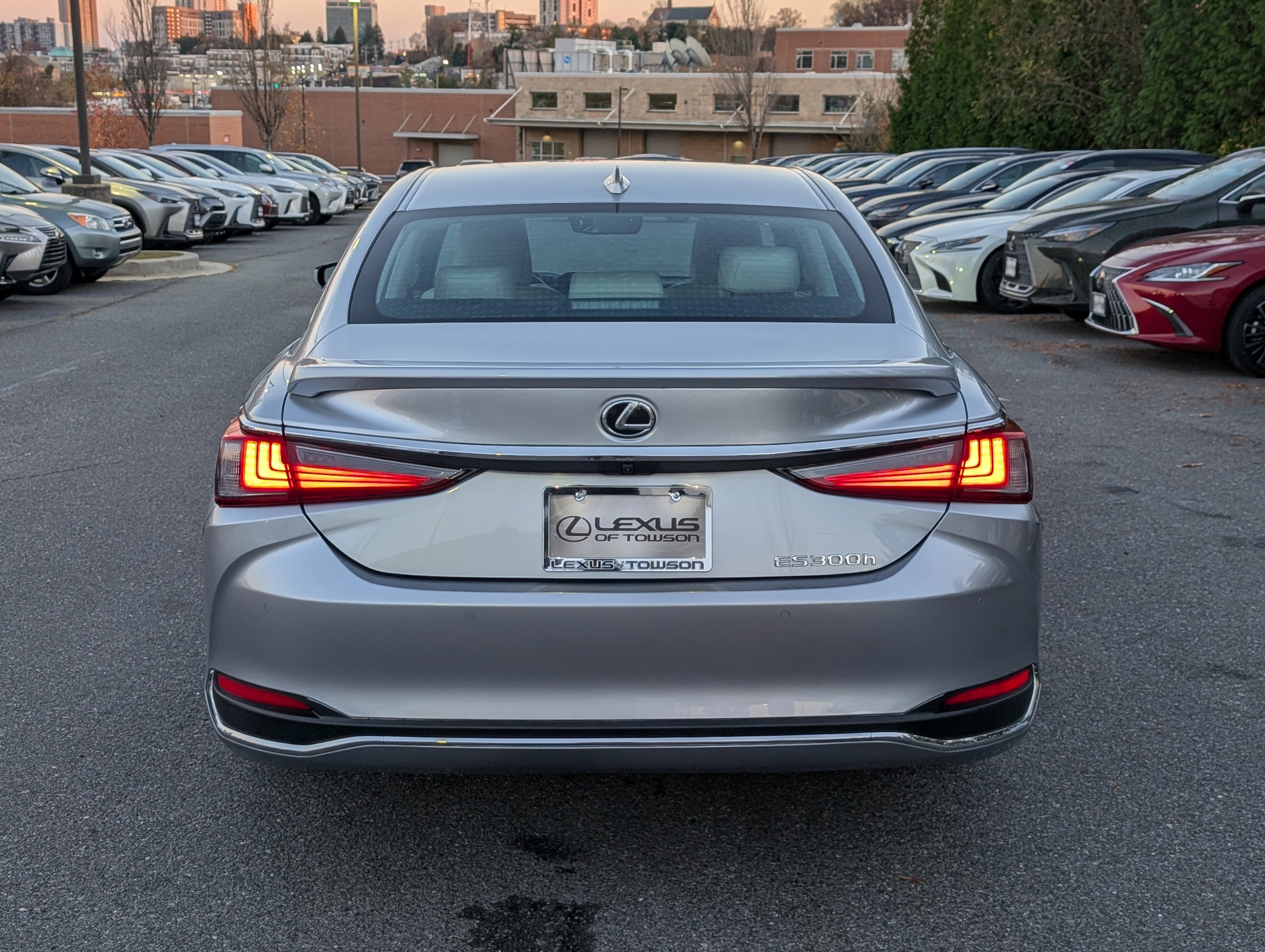 Certified 2025 Lexus ES 300h w/ Premium Package image 4