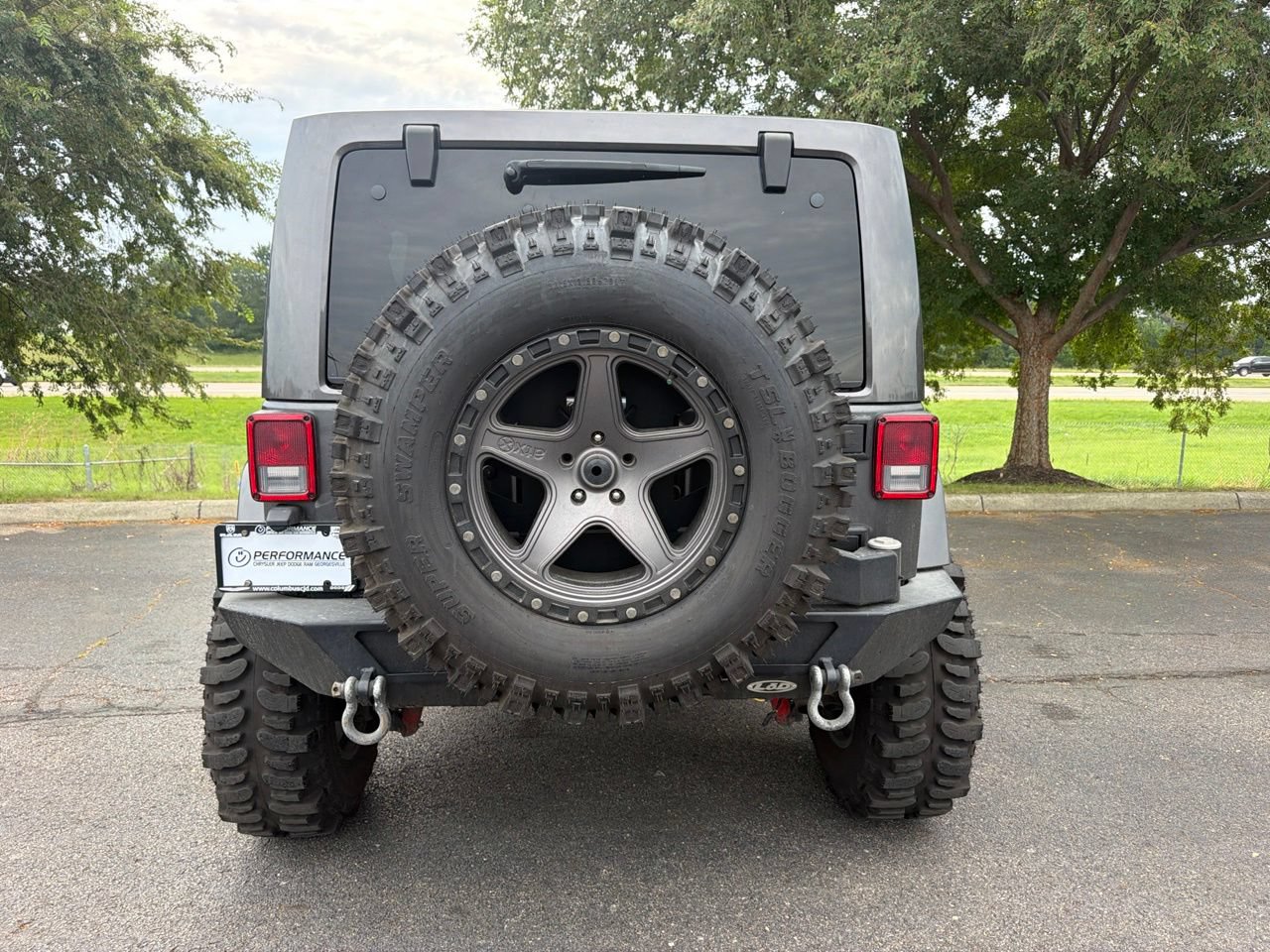 Used 2017 Jeep Wrangler Unlimited Rubicon w/ Cold Weather Group AWD/4WD image 8