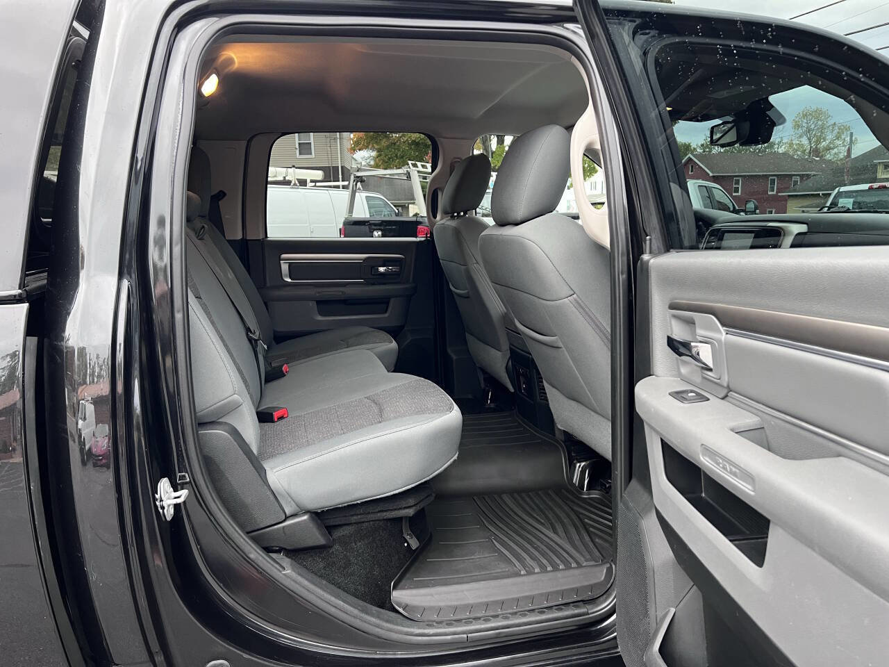 Used 2016 RAM 1500 Outdoorsman image 29