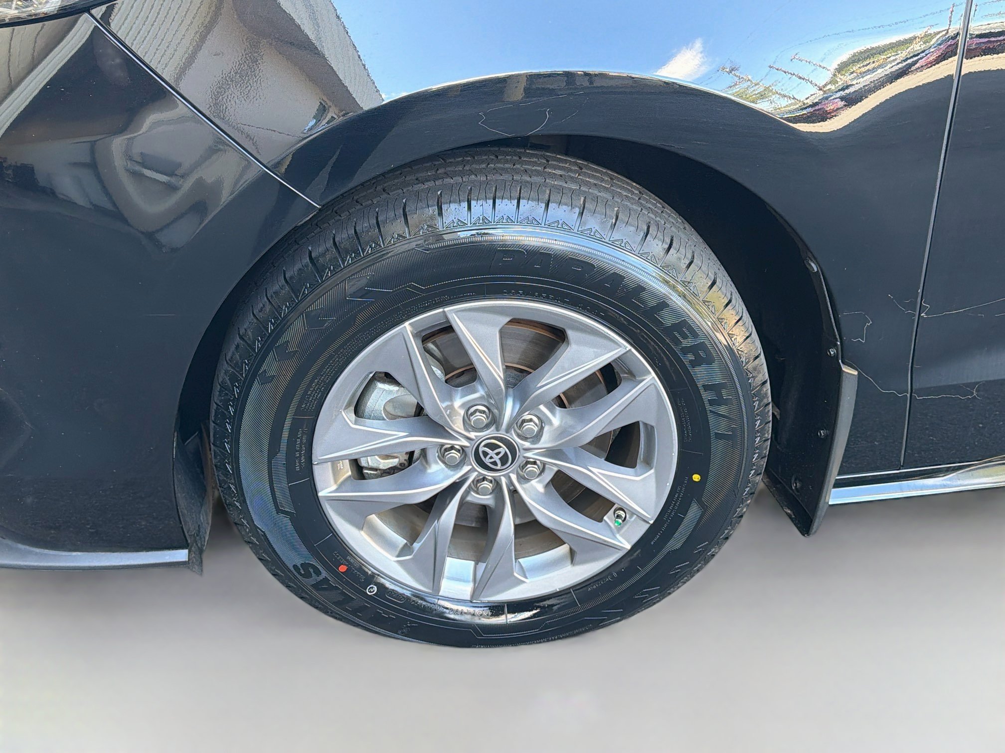 Used 2025 Toyota Sienna XLE FWD image 30