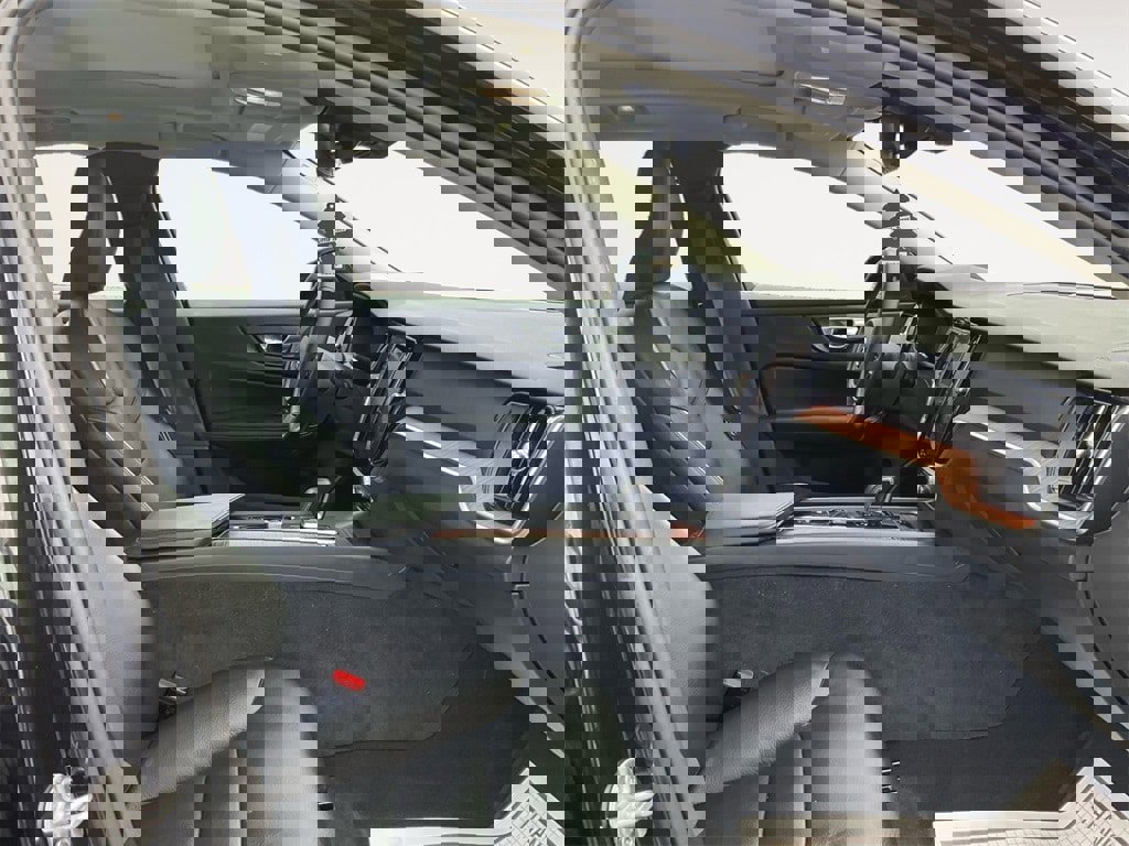 Certified 2025 Volvo S60 B5 Plus image 15