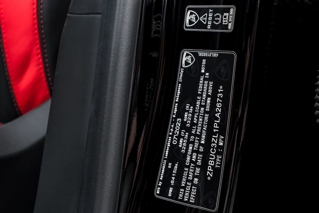 Used 2023 Lamborghini Urus Performante AWD/4WD image 12