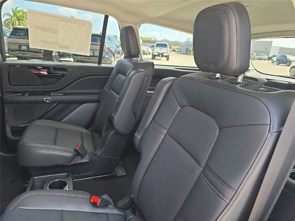 New 2026 Lincoln Aviator 2WD w/ Jet Appearance Package image 11