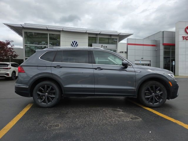 Used 2024 Volkswagen Tiguan SE w/ Panoramic Sunroof Package AWD/4WD image 8