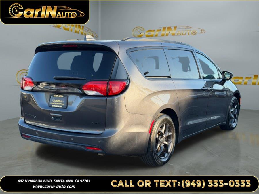 Used 2019 Chrysler Pacifica Limited w/ S Appearance Package image 5