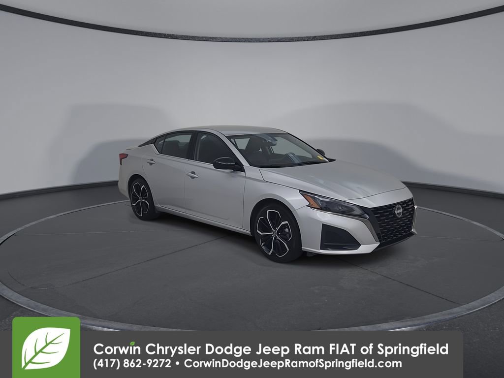 Used 2024 Nissan Altima 2.5 SR image 3