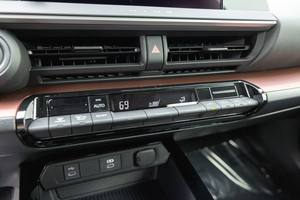 Used 2026 Toyota Prius Plug-In Hybrid image 20