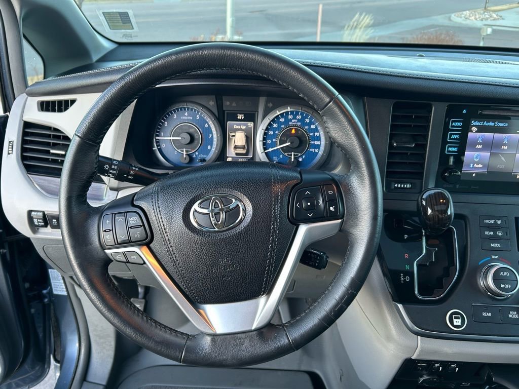 Used 2016 Toyota Sienna XLE Premium image 21
