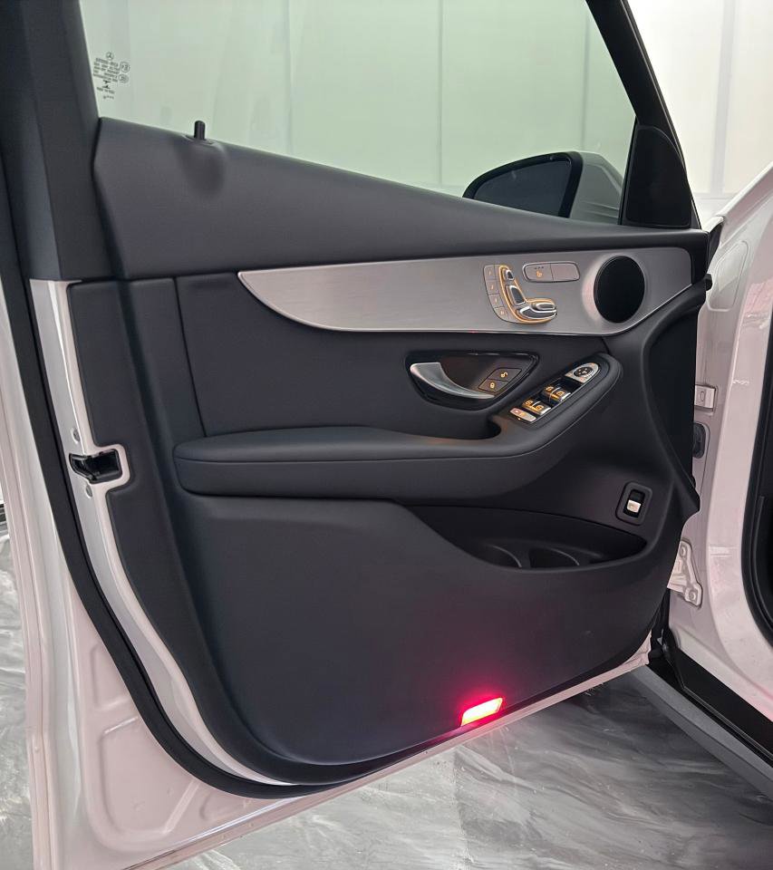 Used 2019 Mercedes-Benz GLC 300 4MATIC w/ Premium Package image 17