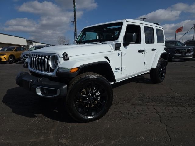 Used 2025 Jeep Wrangler Unlimited Sahara w/ Safety Group AWD/4WD image 2
