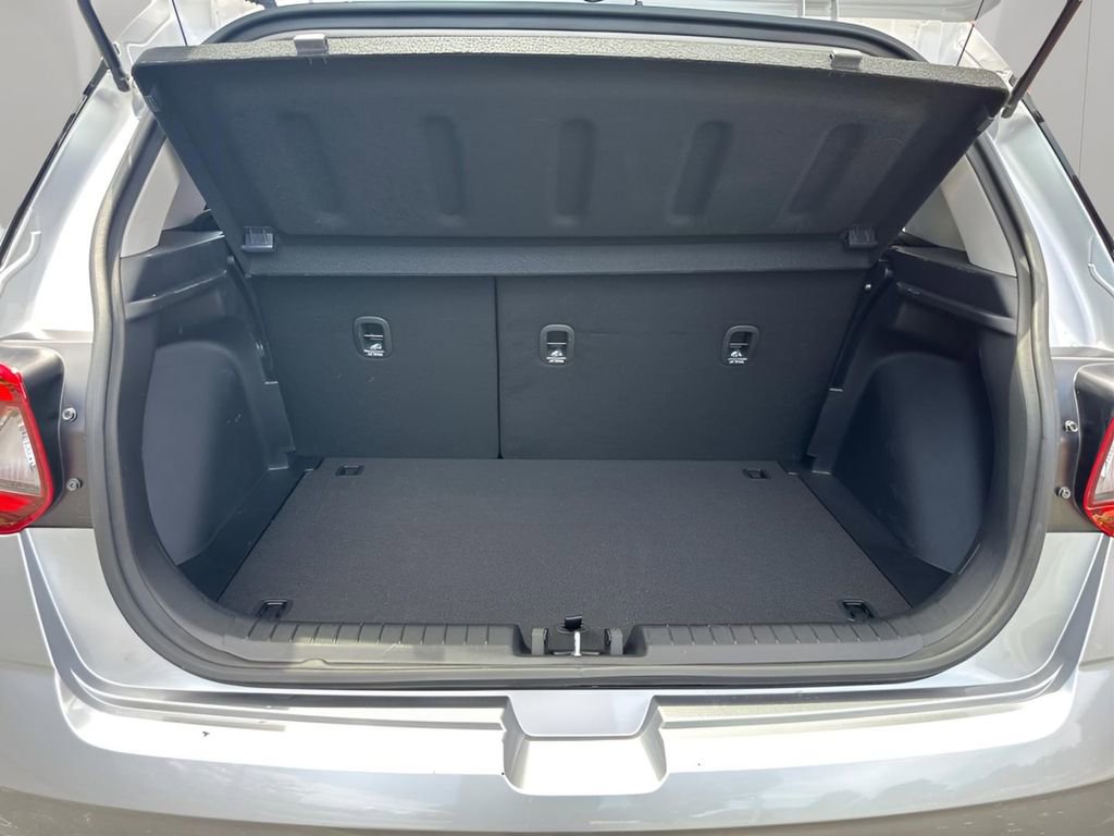 Used 2025 Hyundai Venue SEL image 27