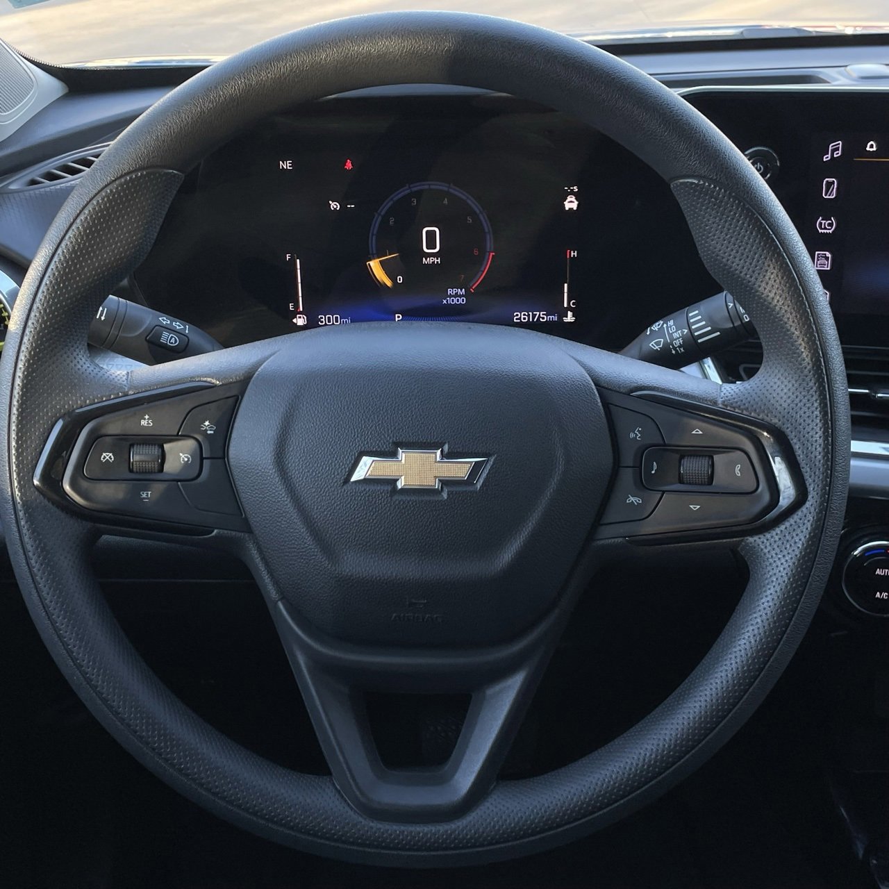 Used 2025 Chevrolet Trax LT image 13