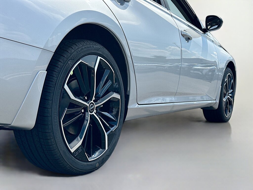 New 2025 Nissan Altima 2.5 SR image 12