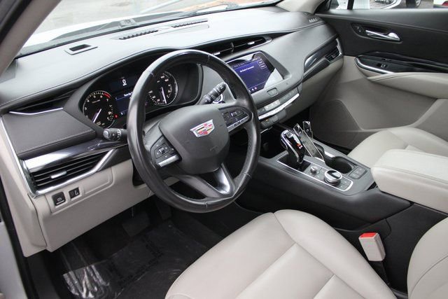 Used 2020 Cadillac XT4 Luxury image 3