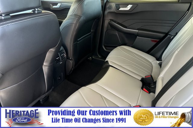 New 2025 Ford Escape SE w/ PHEV Premium Package FWD image 9