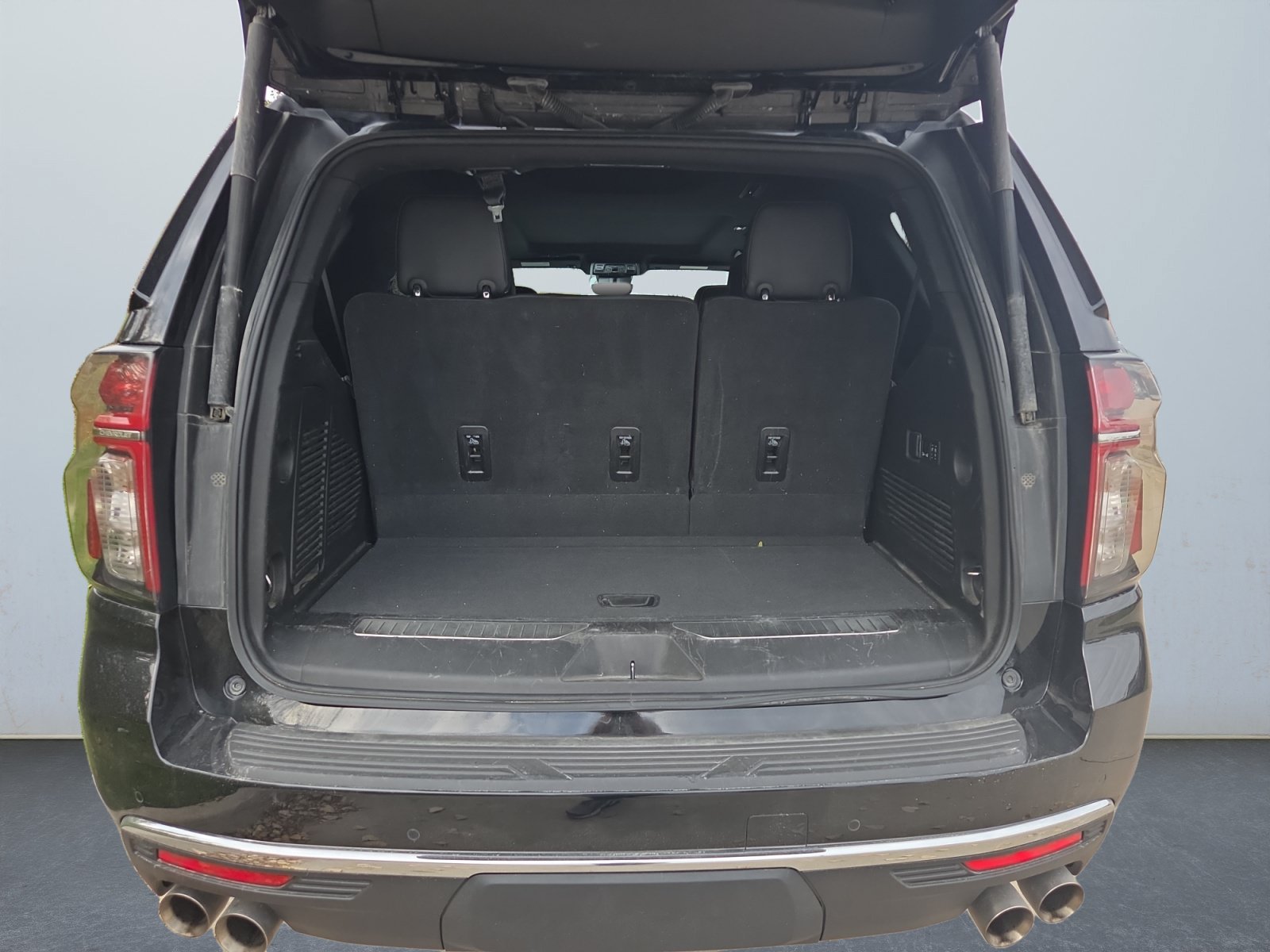 Used 2023 Chevrolet Tahoe Premier AWD/4WD image 15