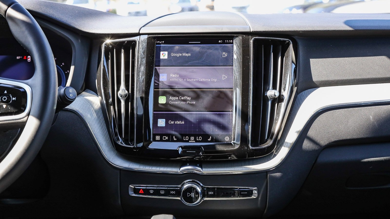 Used 2025 Volvo XC60 B5 Plus image 14