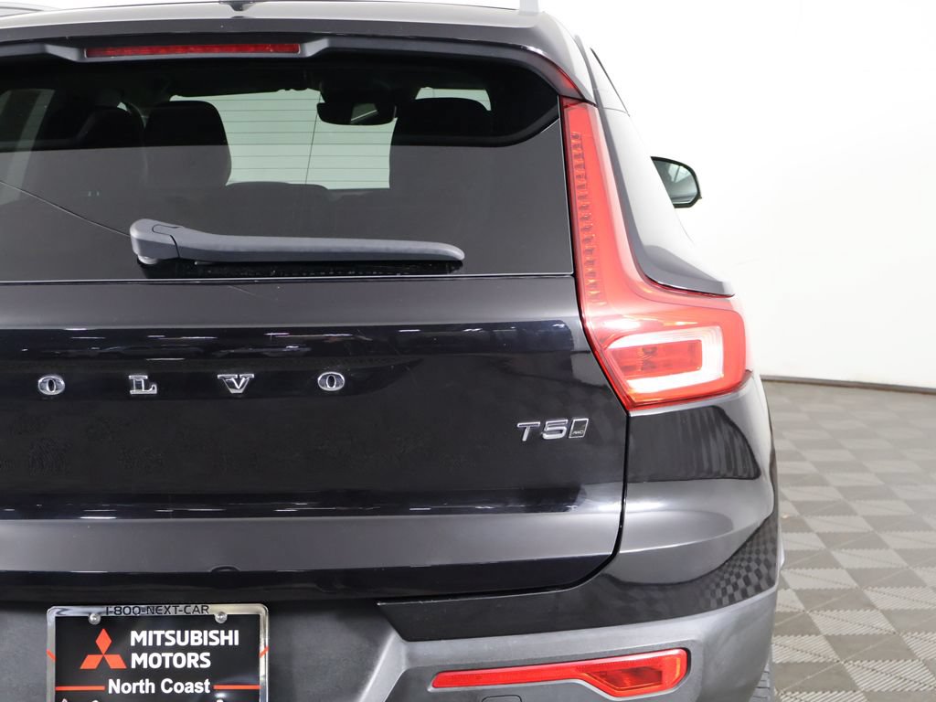 Used 2019 Volvo XC40 T5 Momentum AWD/4WD image 14