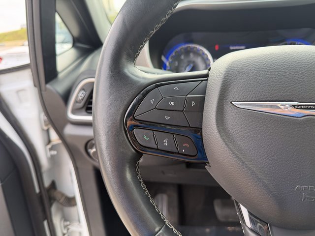 Used 2020 Chrysler Pacifica Touring-L w/ Advanced Safetytec Group image 10