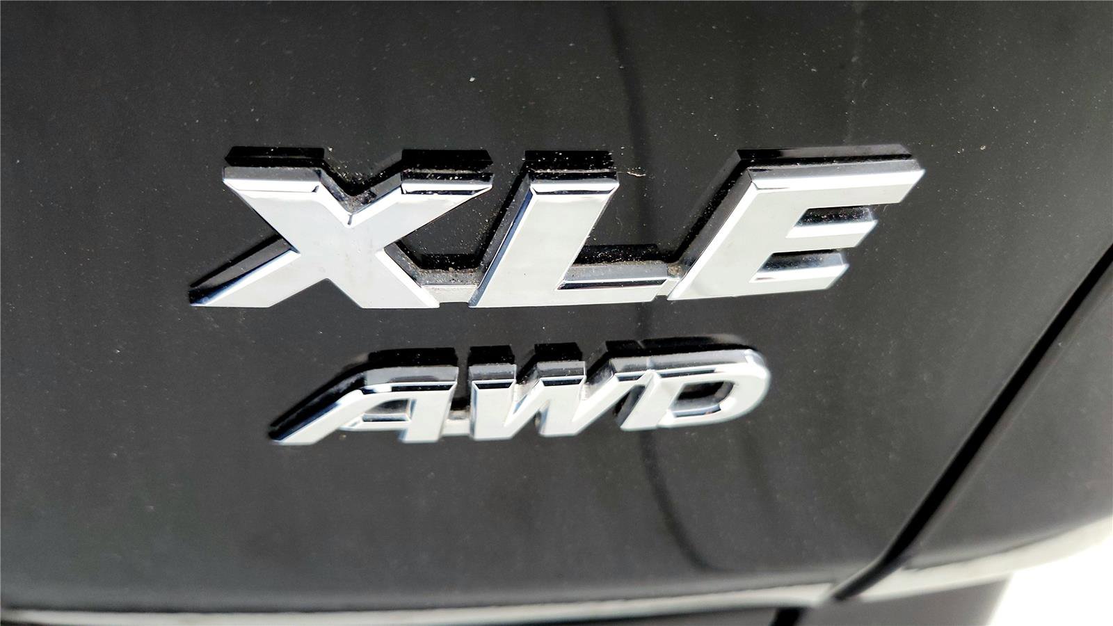 Used 2023 Toyota RAV4 XLE Premium image 22