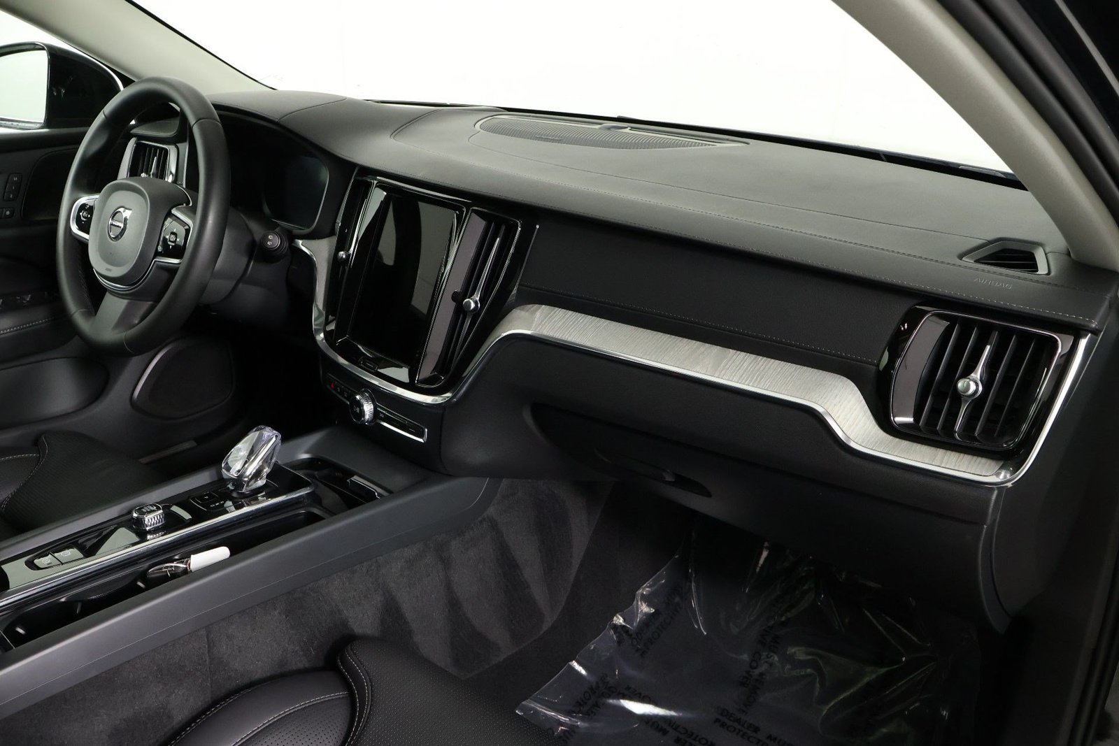 Certified 2024 Volvo V60 B5 Cross Country Ultimate w/ Protection Package Premier AWD/4WD image 22