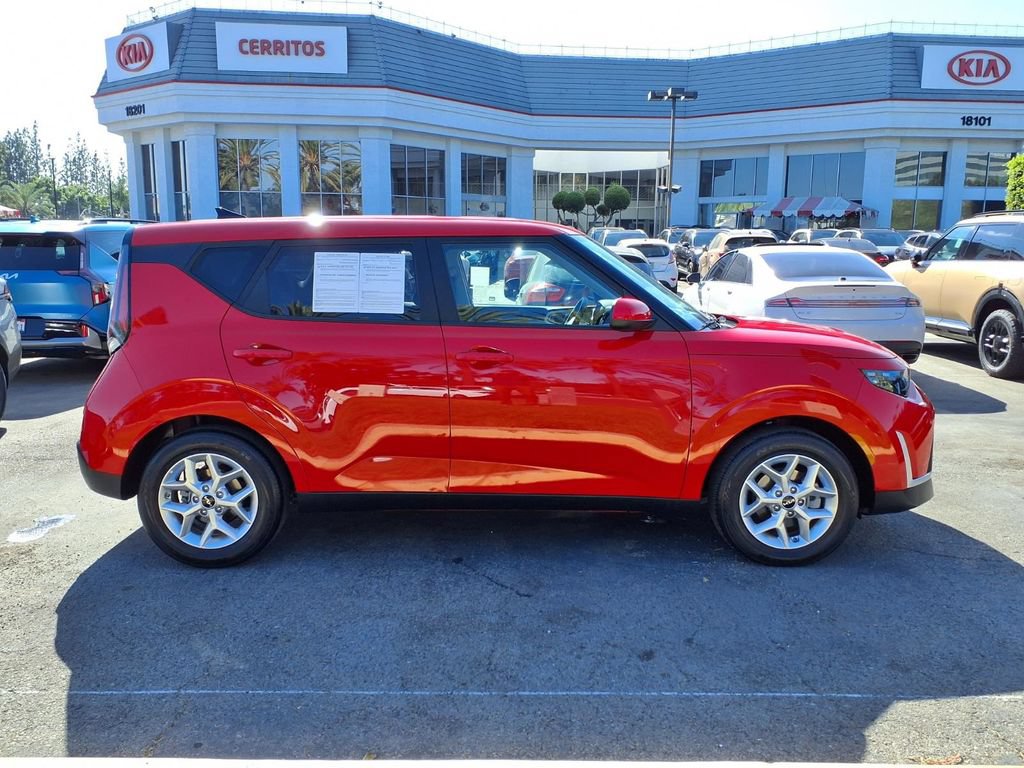 Certified 2025 Kia Soul LX w/ LX Technology Package FWD image 5
