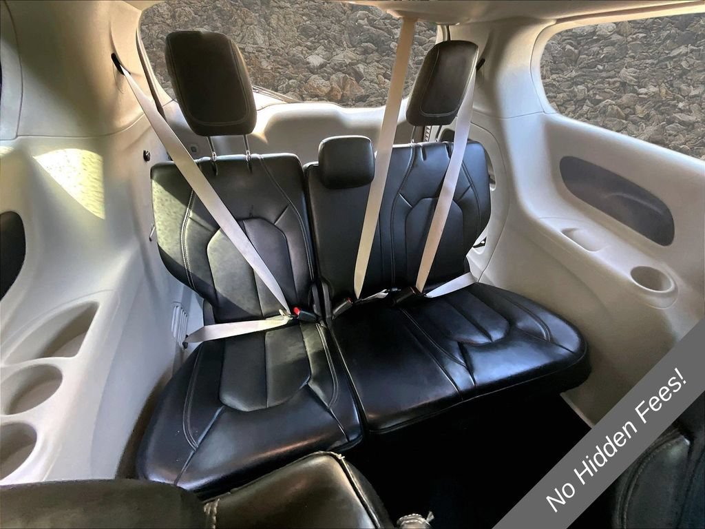 Used 2023 Chrysler Pacifica Touring-L FWD image 25
