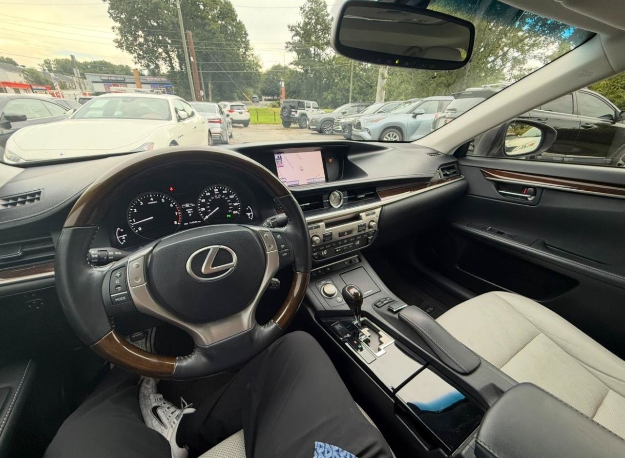 Used 2014 Lexus ES 350 w/ Luxury Package FWD image 26