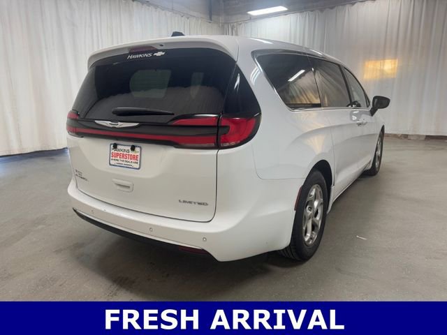 Used 2024 Chrysler Pacifica Limited FWD image 4