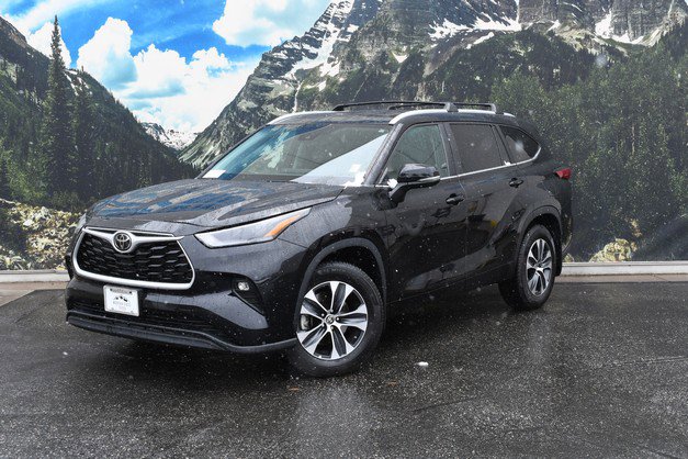 Used 2023 Toyota Highlander XLE AWD/4WD image 6