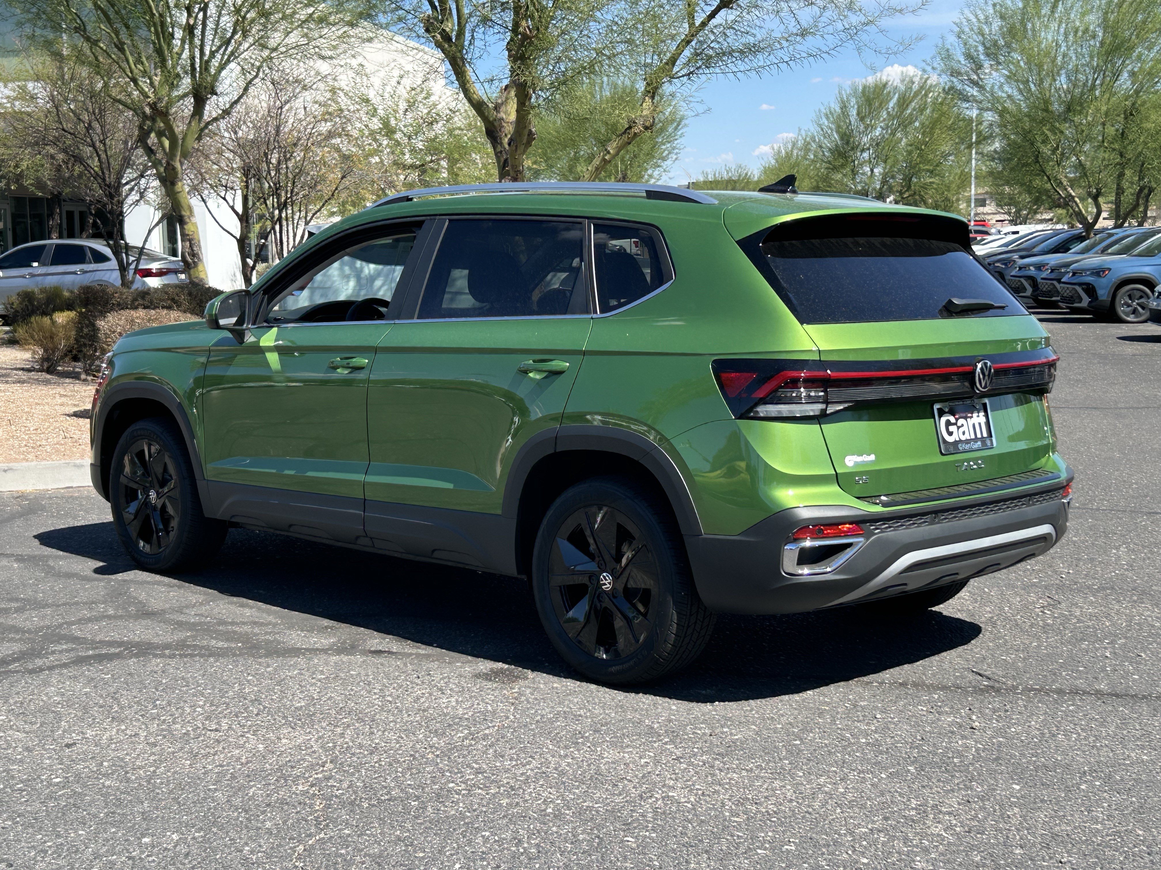 New 2026 Volkswagen Taos SE FWD image 2