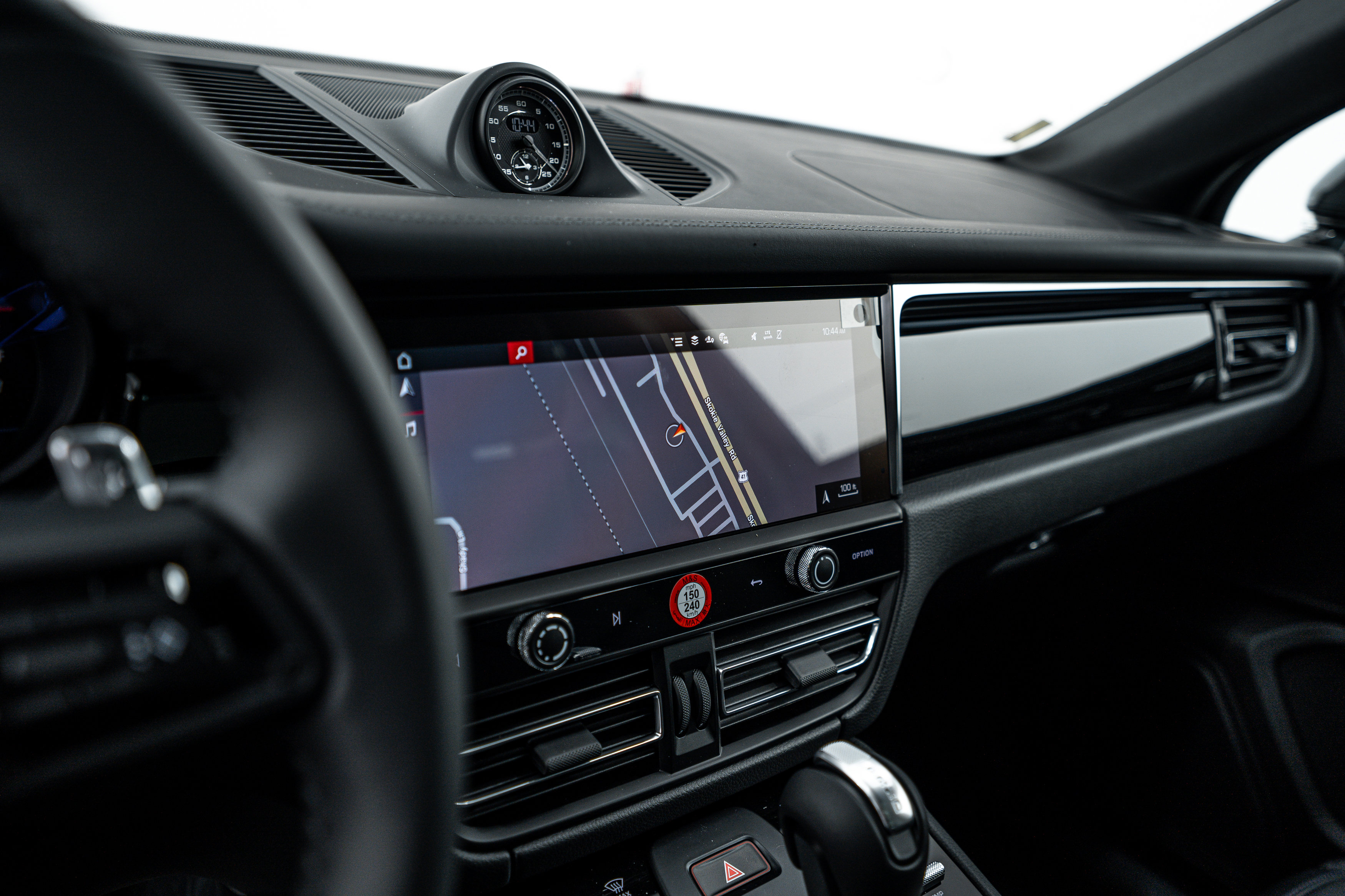 Certified 2026 Porsche Macan Turbo image 14