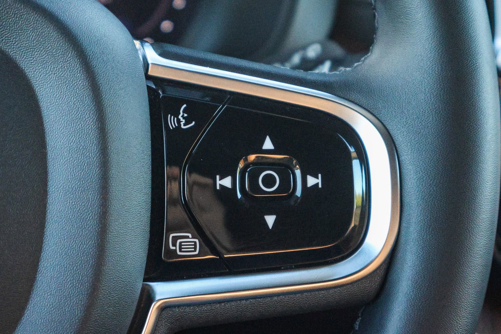 Used 2023 Volvo XC60 T8 Ultimate w/ Climate Package image 38